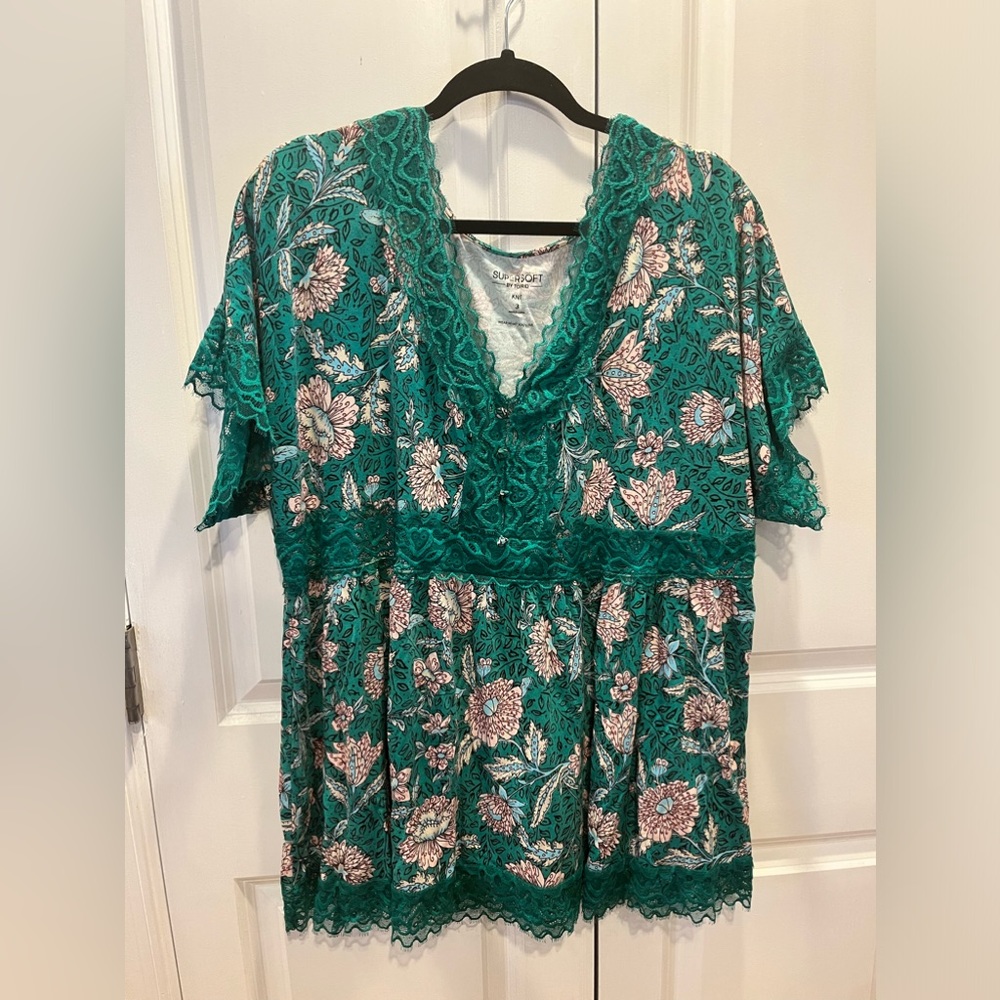 Torrid 3x super soft knit babydoll lace detail. Great condition. Never dried.
